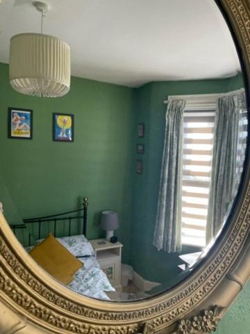 Seaside Villa On Secluded Green แฮร์นเบย์ ภายนอก รูปภาพ